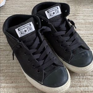 Converse Mid Sneaker Size 5Y/ Woman’s 8